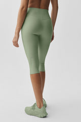 16" High-Waist Airlift Capri - Dune Grass